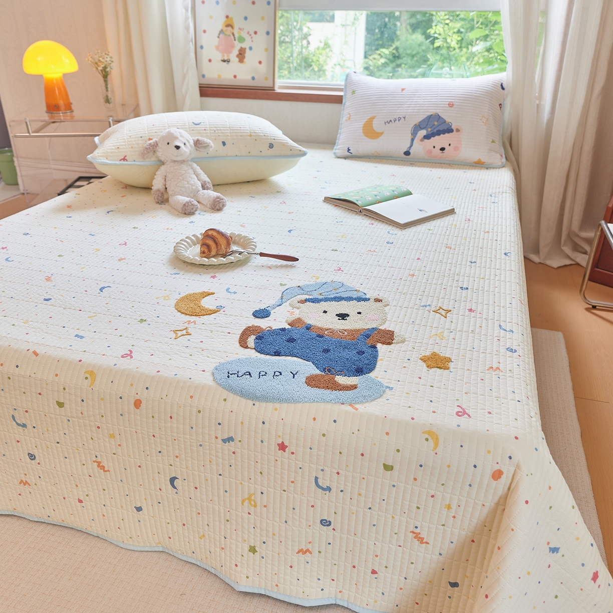 91家纺网 家纺一手货源 找家纺 鑫喜莱家纺 2025新款云朵棉毛巾绣床盖三件套 月亮熊