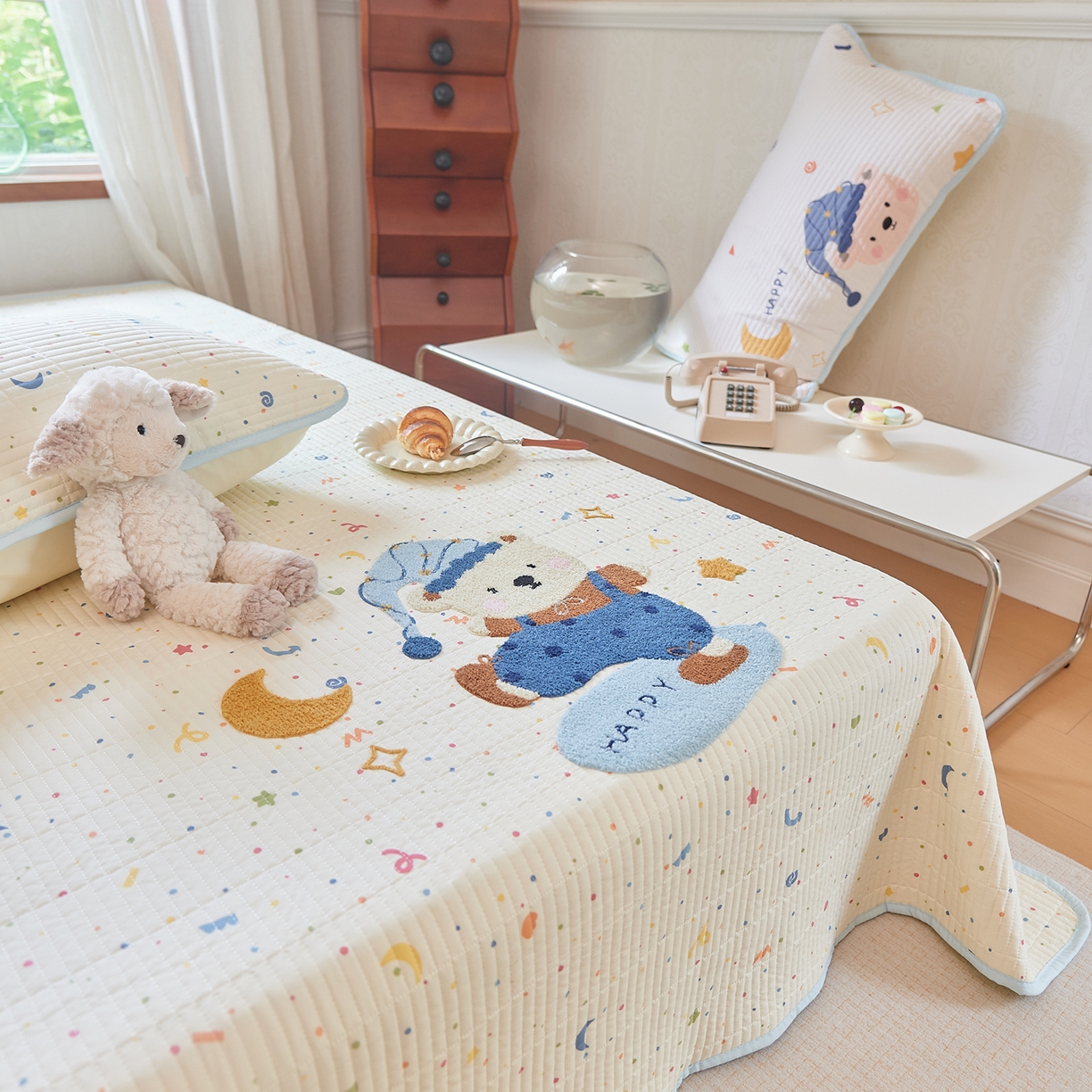 91家纺网 家纺一手货源 找家纺 鑫喜莱家纺 2025新款云朵棉毛巾绣床盖三件套 月亮熊