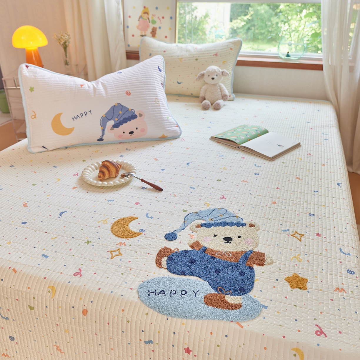 91家纺网 家纺一手货源 找家纺 鑫喜莱家纺 2025新款云朵棉毛巾绣床盖三件套 月亮熊