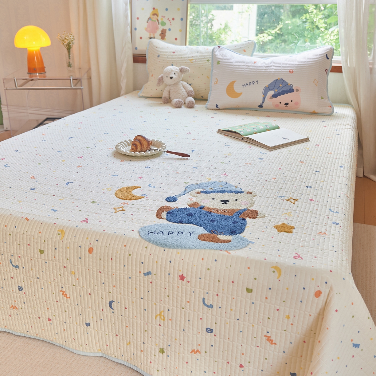 91家纺网 家纺一手货源 找家纺 鑫喜莱家纺 2025新款云朵棉毛巾绣床盖三件套 月亮熊