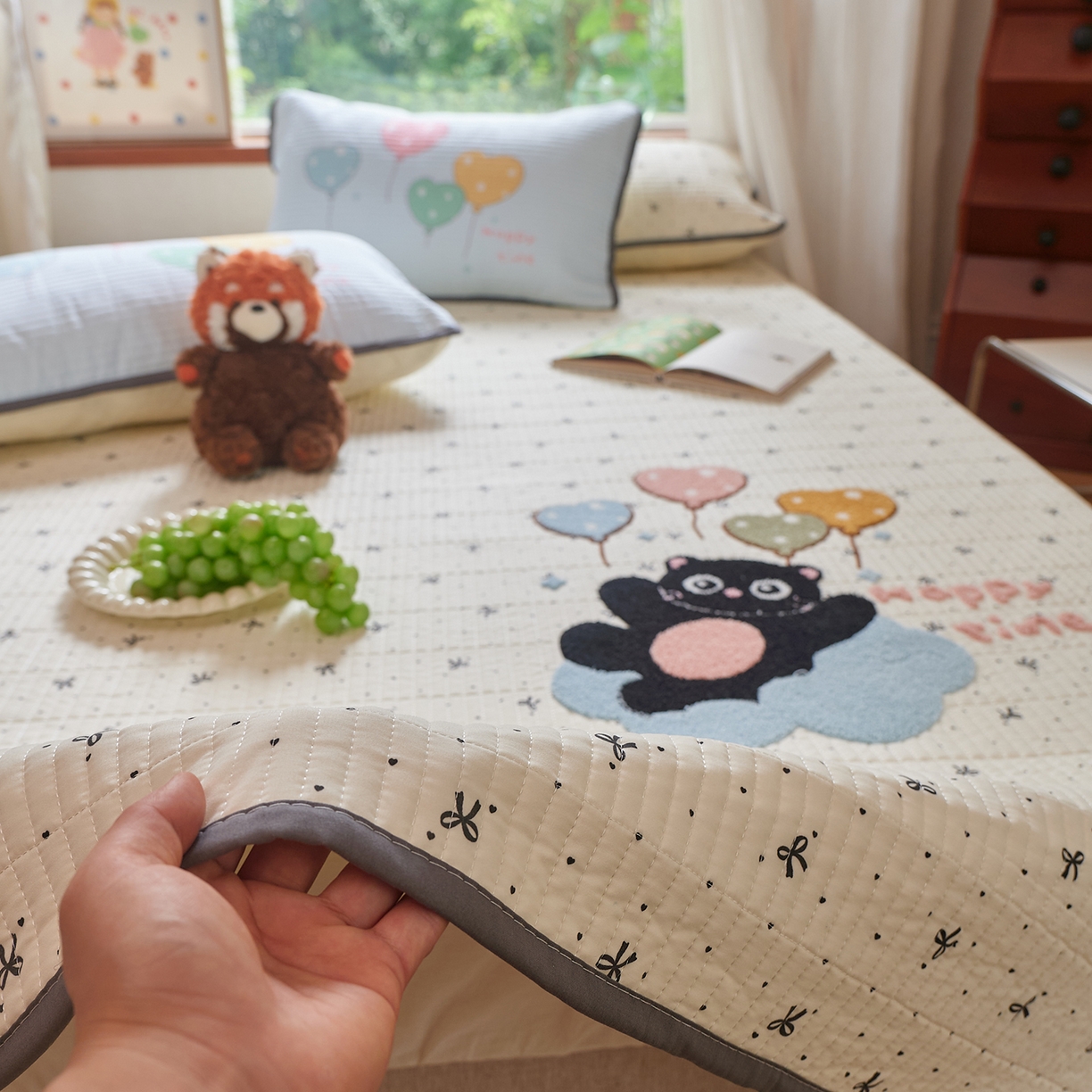 91家纺网 家纺一手货源 找家纺 鑫喜莱家纺 2025新款云朵棉毛巾绣床盖三件套 云朵猫