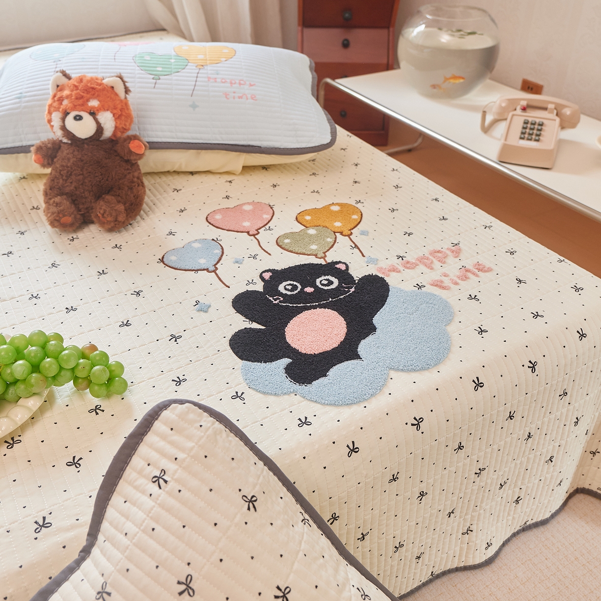 91家纺网 家纺一手货源 找家纺 鑫喜莱家纺 2025新款云朵棉毛巾绣床盖三件套 云朵猫