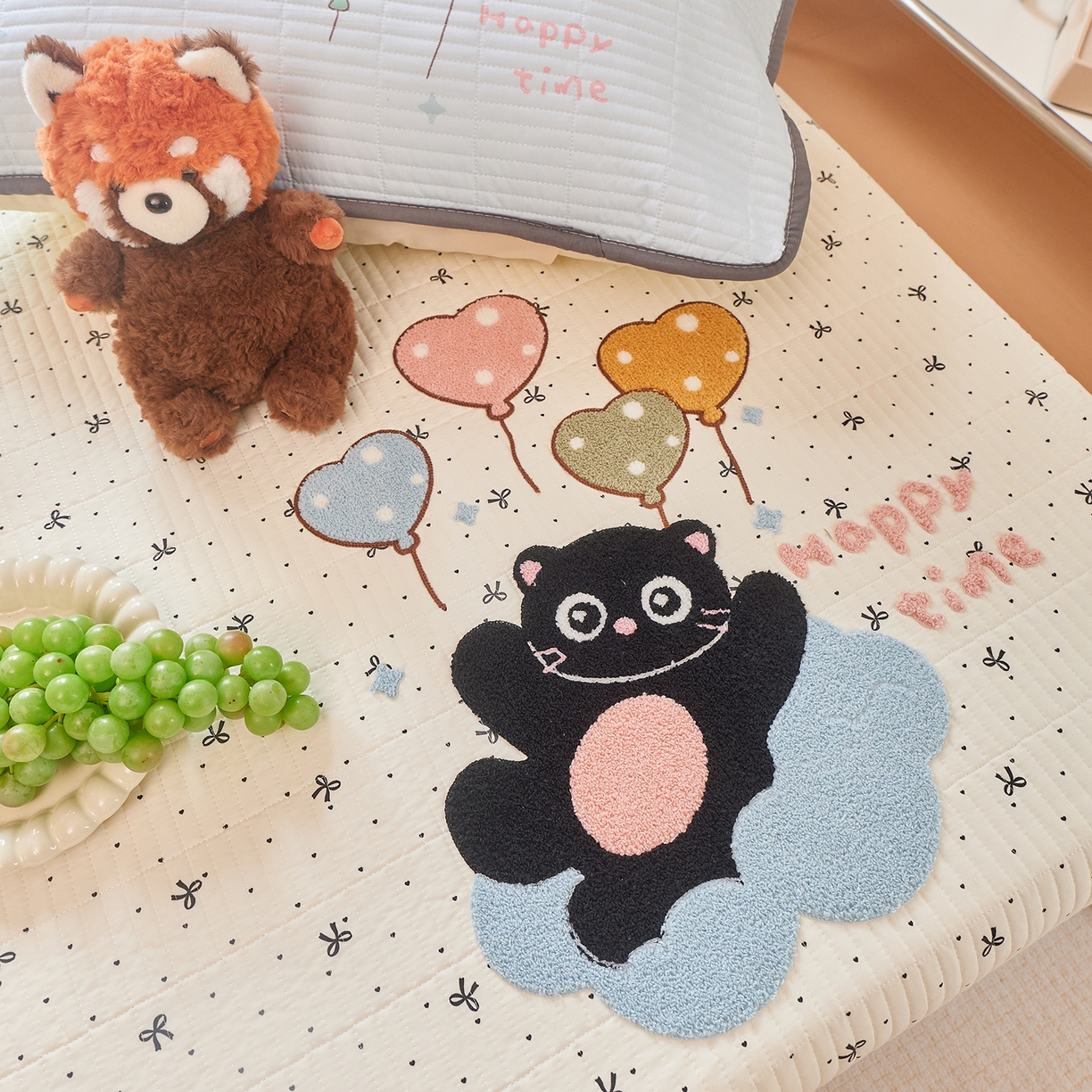 91家纺网 家纺一手货源 找家纺 鑫喜莱家纺 2025新款云朵棉毛巾绣床盖三件套 云朵猫