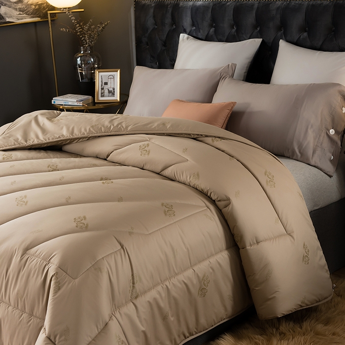 91家纺网 家纺一手货源 找家纺 莱宁被业 2025新款经典臻品驼毛被加厚保暖冬被学生被子春秋被芯 沙洲驼