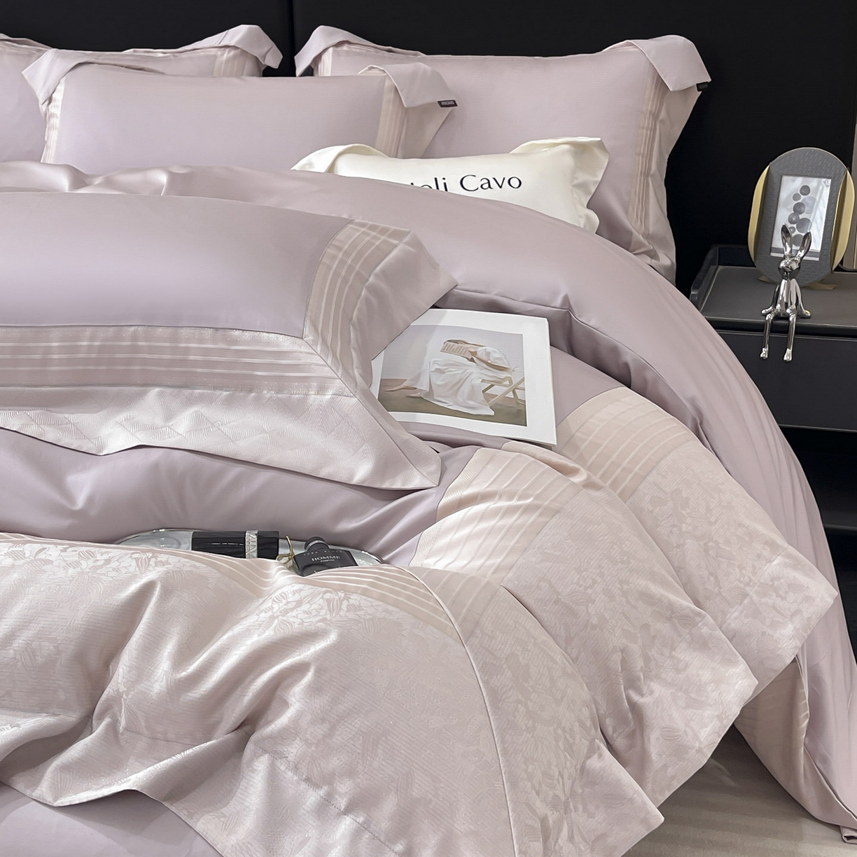 91家纺网 家纺一手货源 找家纺 （总）2025新款秋冬A类贡缎提花长绒棉四件套全棉纯棉轻奢风重工拼接被套纯色床单床笠高端床上用品-莫黛