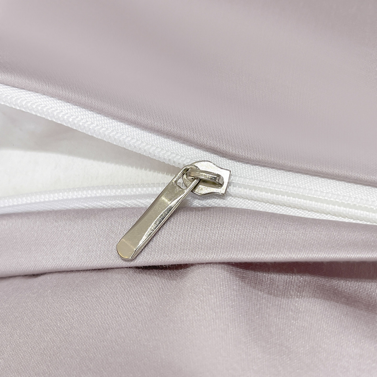 91家纺网 家纺一手货源 找家纺 （总）2025新款秋冬A类贡缎提花长绒棉四件套全棉纯棉轻奢风重工拼接被套纯色床单床笠高端床上用品-莫黛