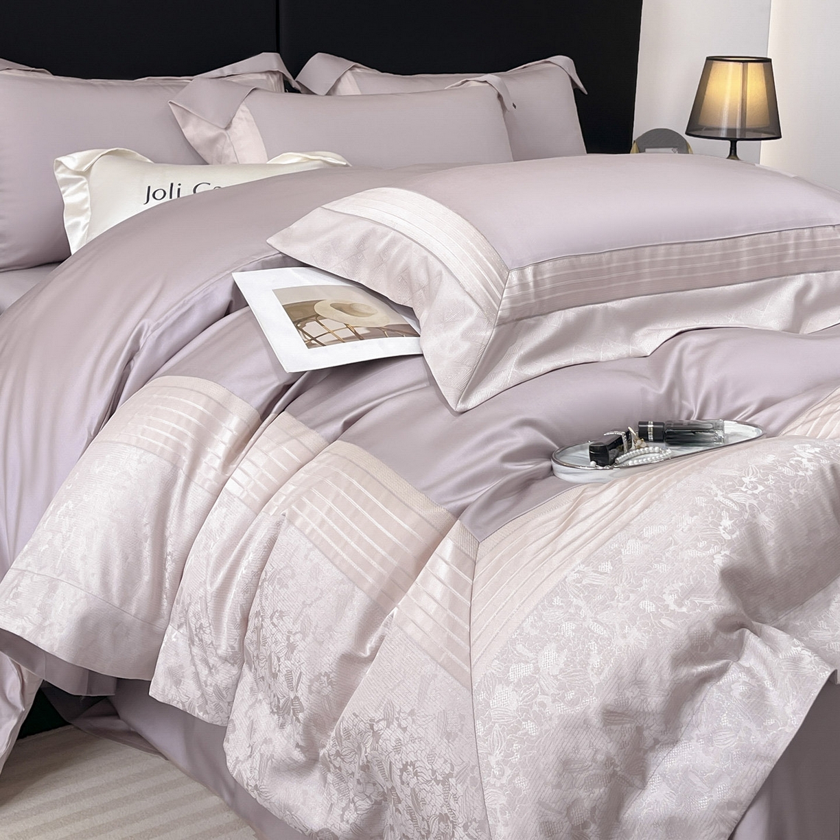 91家纺网 家纺一手货源 找家纺 2025新款秋冬A类贡缎提花长绒棉四件套全棉纯棉轻奢风重工拼接被套纯色床单床笠高端床上用品-莫黛 莫黛-花容紫