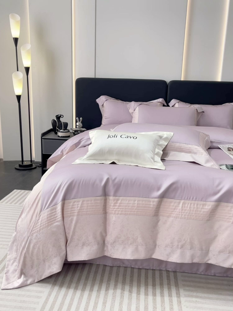 91家纺网 家纺一手货源 找家纺 2025新款秋冬A类贡缎提花长绒棉四件套全棉纯棉轻奢风重工拼接被套纯色床单床笠高端床上用品-莫黛 莫黛-花容紫