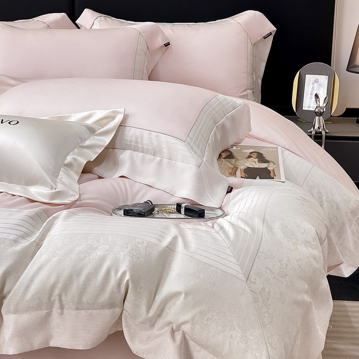 91家纺网 家纺一手货源 找家纺 2025新款秋冬A类贡缎提花长绒棉四件套全棉纯棉轻奢风重工拼接被套纯色床单床笠高端床上用品-莫黛 莫黛-觅静粉