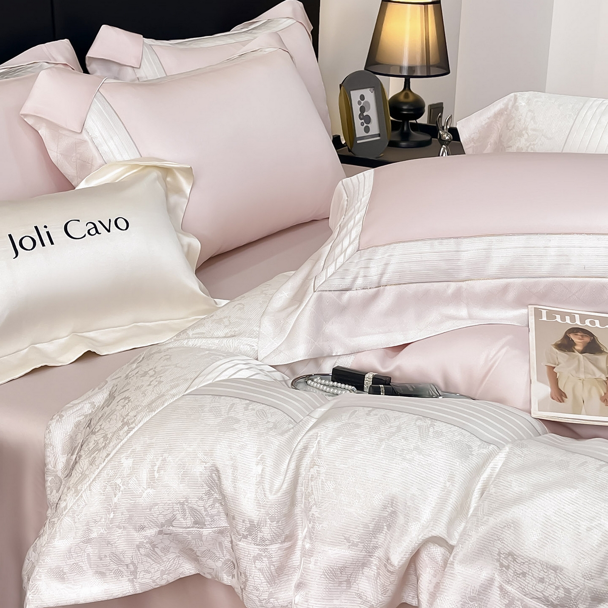 91家纺网 家纺一手货源 找家纺 2025新款秋冬A类贡缎提花长绒棉四件套全棉纯棉轻奢风重工拼接被套纯色床单床笠高端床上用品-莫黛 莫黛-觅静粉