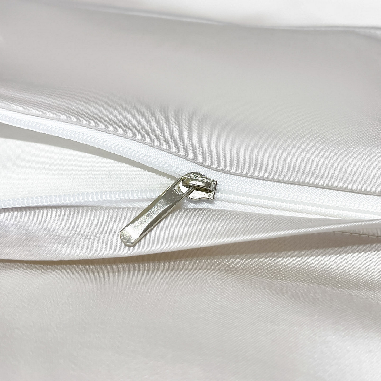 91家纺网 家纺一手货源 找家纺 2025新款秋冬A类贡缎提花长绒棉四件套全棉纯棉轻奢风重工拼接被套纯色床单床笠高端床上用品-莫黛 莫黛-月桂灰