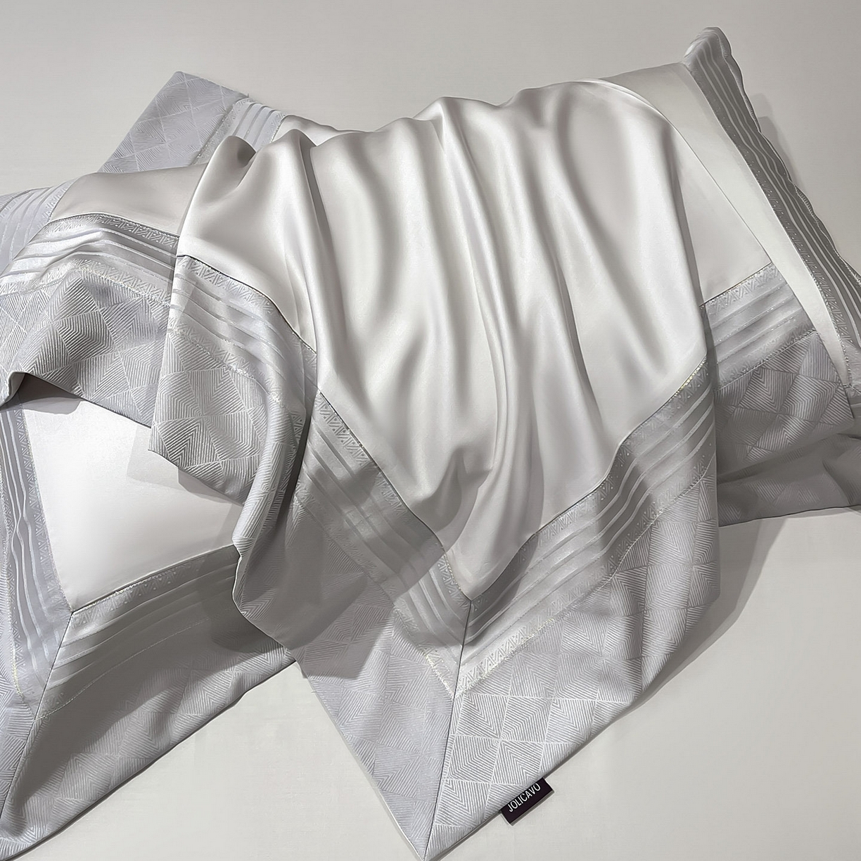 91家纺网 家纺一手货源 找家纺 2025新款秋冬A类贡缎提花长绒棉四件套全棉纯棉轻奢风重工拼接被套纯色床单床笠高端床上用品-莫黛 莫黛-月桂灰