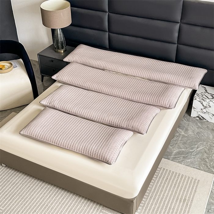 91家纺网 家纺一手货源 找家纺 梵希良品家纺 2025新款双人纯棉枕芯保护套酒店绗缝三层夹棉防水枕头隔离层长枕套 灰咖色