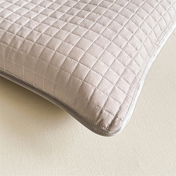 91家纺网 家纺一手货源 找家纺 梵希良品家纺 2025新款双人纯棉枕芯保护套酒店绗缝三层夹棉防水枕头隔离层长枕套 灰咖色