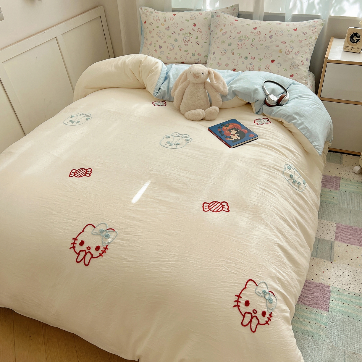 91家纺网 家纺一手货源 找家纺 顾里家纺 2025新款ins可爱毛巾绣云朵棉套件四件套 草莓猫咪