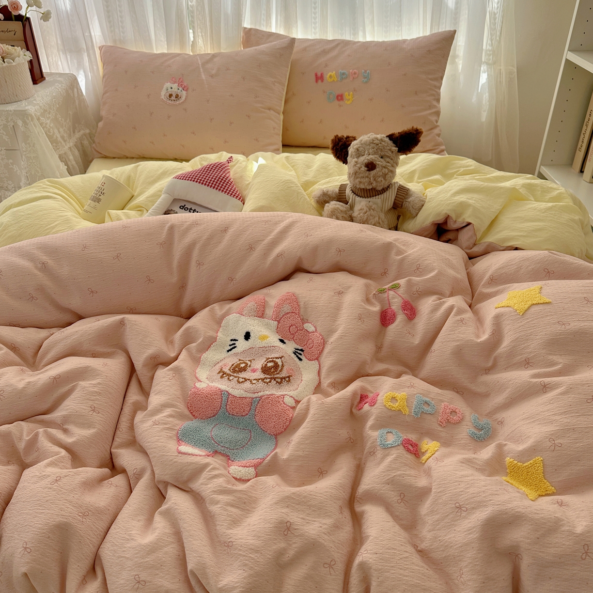 91家纺网 家纺一手货源 找家纺 顾里家纺 2025新款ins可爱毛巾绣云朵棉套件四件套 甜梅梅