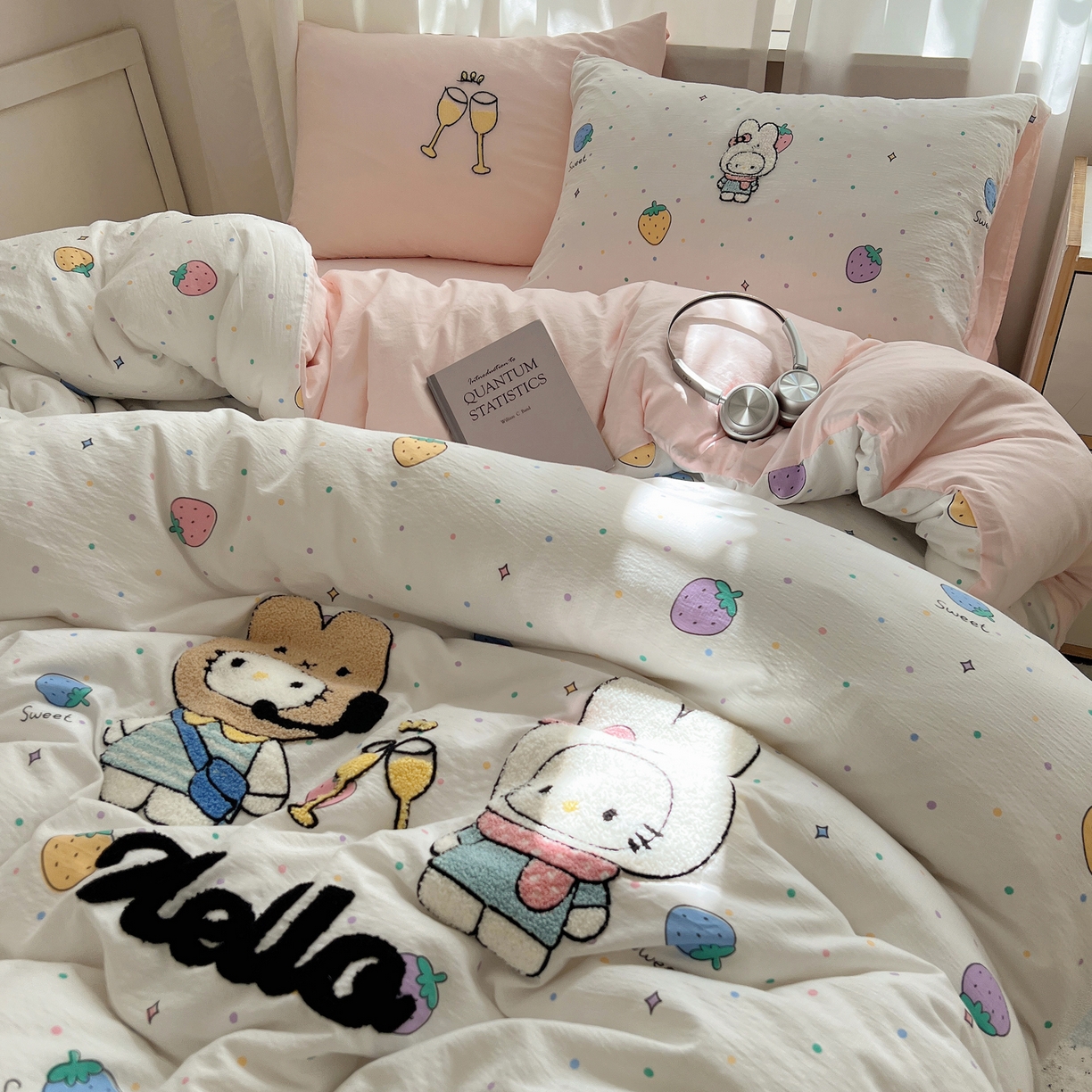 91家纺网 家纺一手货源 找家纺 顾里家纺 2025新款ins可爱毛巾绣云朵棉套件四件套 情侣兔