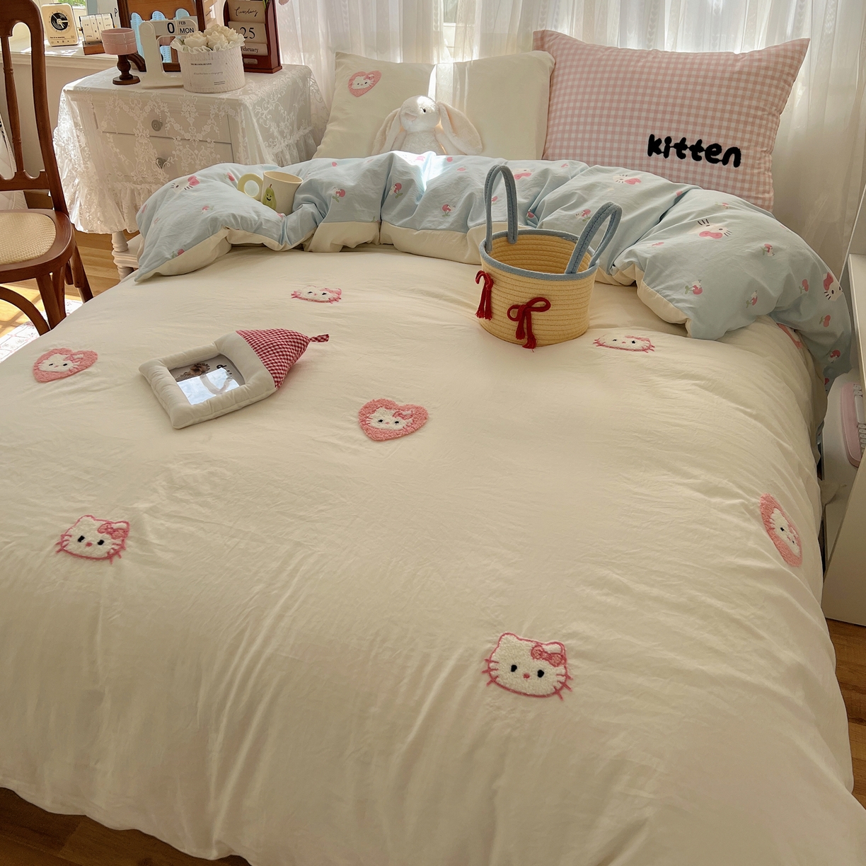 91家纺网 家纺一手货源 找家纺 顾里家纺 2025新款ins可爱毛巾绣云朵棉套件四件套 甜心猫咪