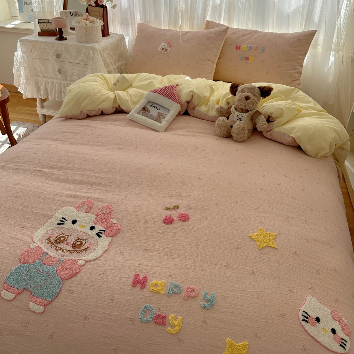 91家纺网 家纺一手货源 找家纺 顾里家纺 2025新款ins可爱毛巾绣云朵棉套件四件套 甜梅梅