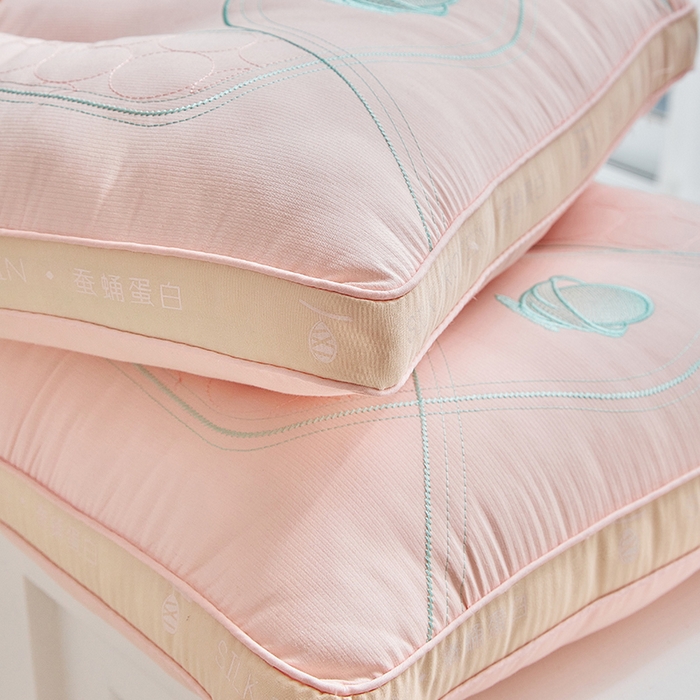 91家纺网 家纺一手货源 找家纺 梵希良品家纺 2025新款蚕蛹蛋白护颈枕枕头枕芯护颈椎助睡眠成人家用 蚕蛹蛋白枕-粉色