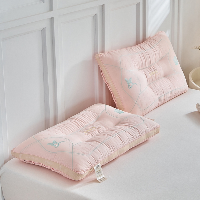 91家纺网 家纺一手货源 找家纺 梵希良品家纺 2025新款蚕蛹蛋白护颈枕枕头枕芯护颈椎助睡眠成人家用 蚕蛹蛋白枕-粉色