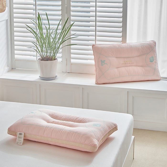 91家纺网 家纺一手货源 找家纺 梵希良品家纺 2025新款蚕蛹蛋白护颈枕枕头枕芯护颈椎助睡眠成人家用 蚕蛹蛋白枕-粉色