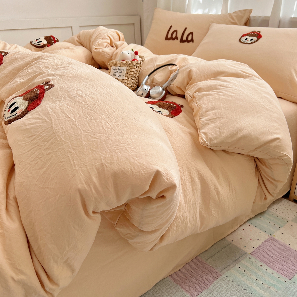 91家纺网 家纺一手货源 找家纺 顾里家纺 2025新款ins可爱毛巾绣云朵棉套件四件套 耳机拉拉