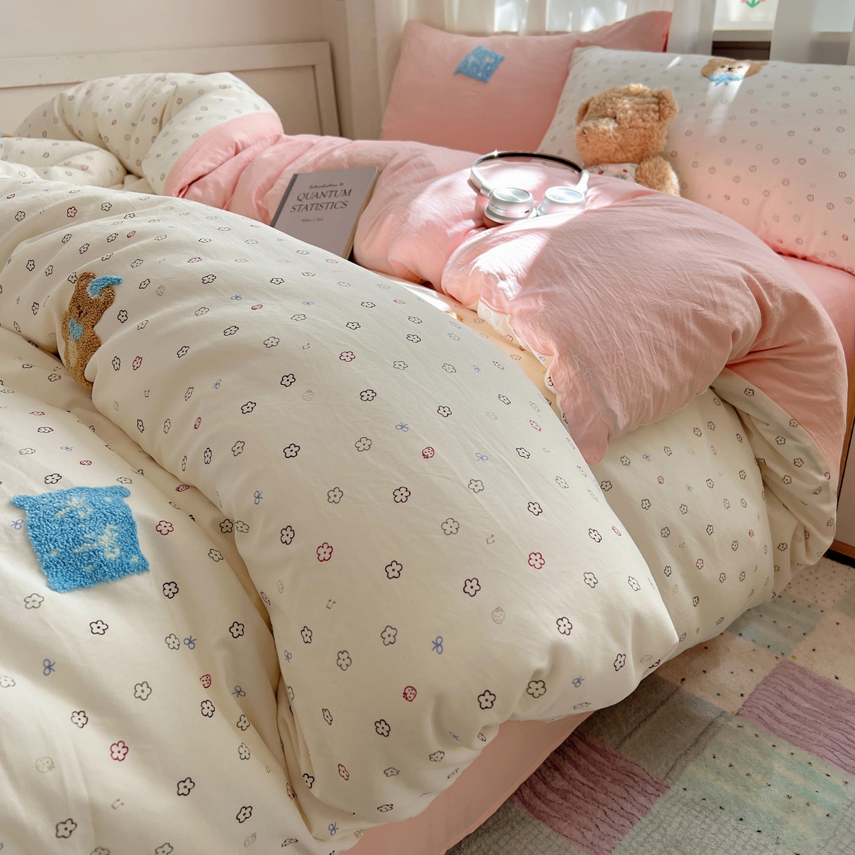 91家纺网 家纺一手货源 找家纺 顾里家纺 2025新款ins可爱毛巾绣云朵棉套件四件套 宝贝熊（粉）