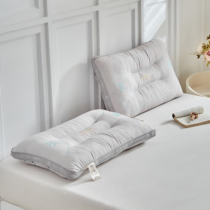 91家纺网 家纺一手货源 找家纺 梵希良品家纺 2025新款蚕蛹蛋白护颈枕枕头枕芯护颈椎助睡眠成人家用 蚕蛹蛋白枕-灰色