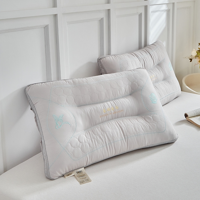 91家纺网 家纺一手货源 找家纺 梵希良品家纺 2025新款蚕蛹蛋白护颈枕枕头枕芯护颈椎助睡眠成人家用 蚕蛹蛋白枕-灰色