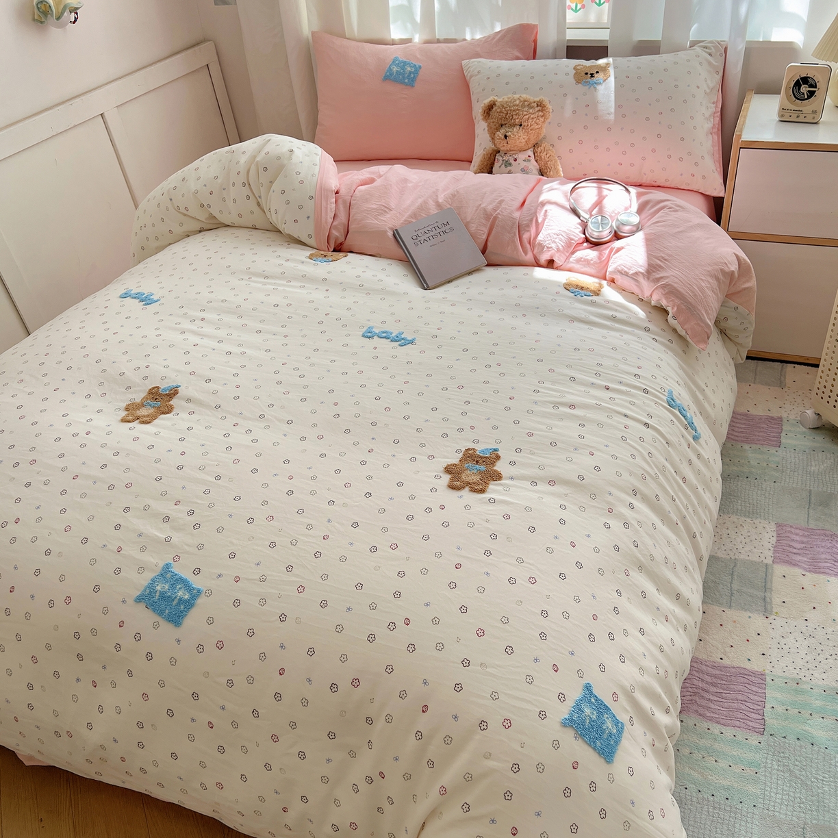 91家纺网 家纺一手货源 找家纺 顾里家纺 2025新款ins可爱毛巾绣云朵棉套件四件套 宝贝熊（粉）