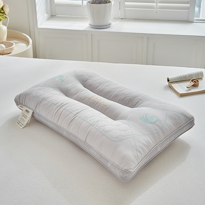 91家纺网 家纺一手货源 找家纺 梵希良品家纺 2025新款蚕蛹蛋白护颈枕枕头枕芯护颈椎助睡眠成人家用 蚕蛹蛋白枕-灰色