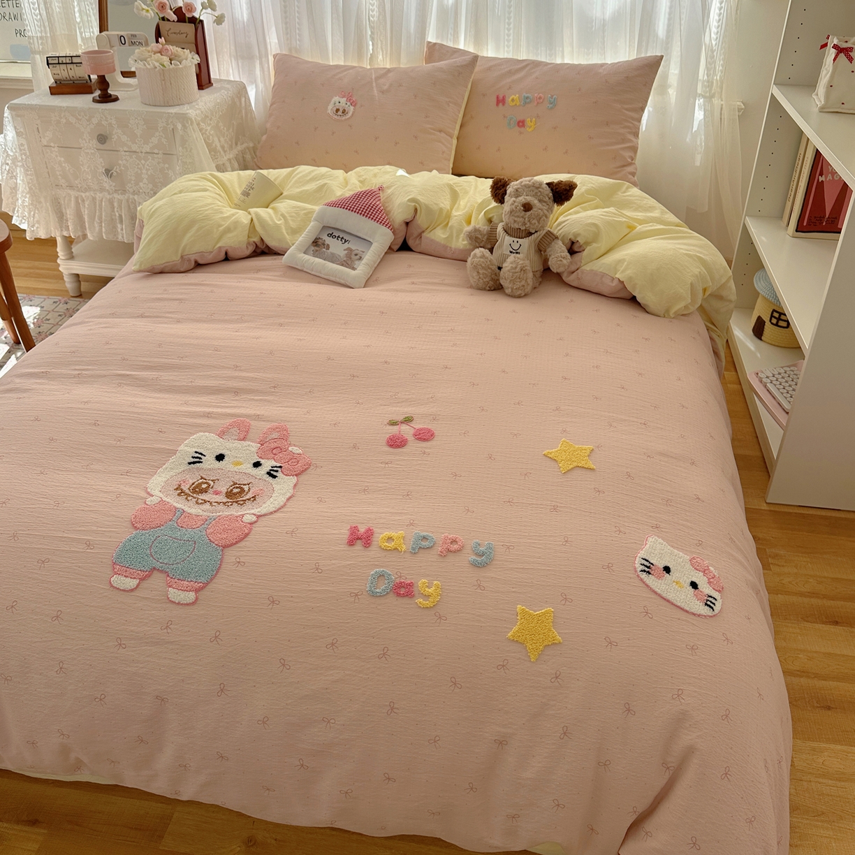 91家纺网 家纺一手货源 找家纺 顾里家纺 2025新款ins可爱毛巾绣云朵棉套件四件套 甜梅梅