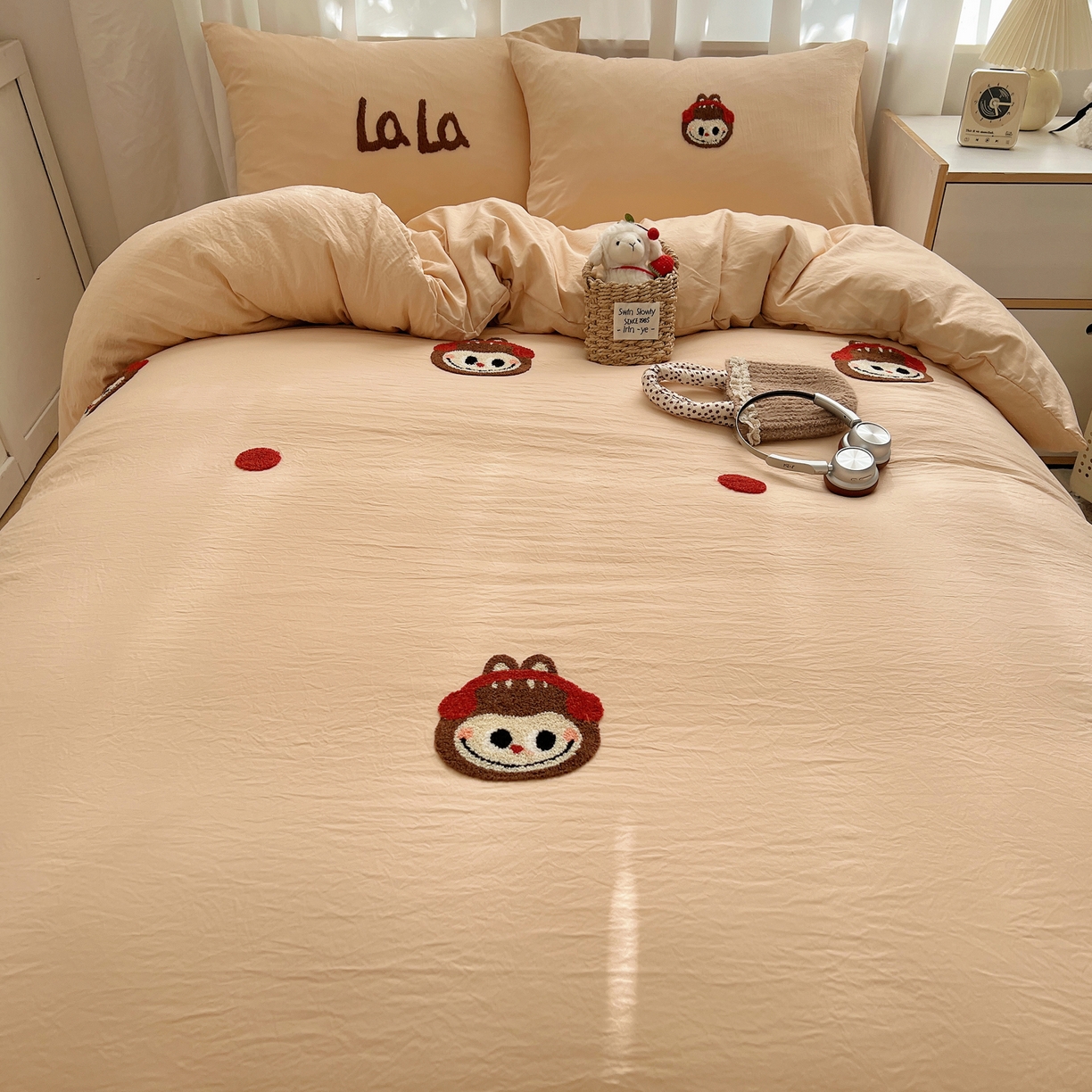 91家纺网 家纺一手货源 找家纺 顾里家纺 2025新款ins可爱毛巾绣云朵棉套件四件套 耳机拉拉