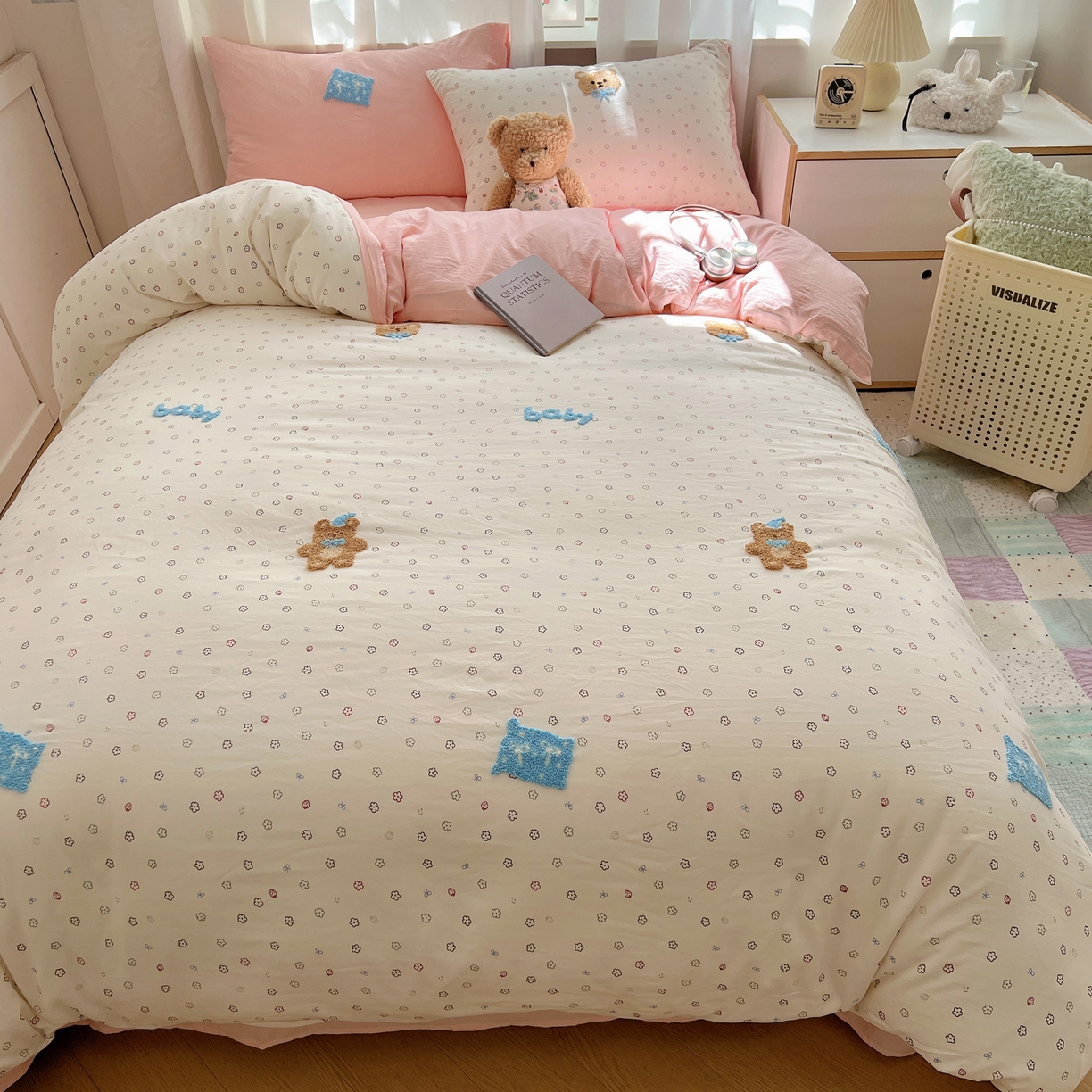 91家纺网 家纺一手货源 找家纺 顾里家纺 2025新款ins可爱毛巾绣云朵棉套件四件套 宝贝熊（粉）