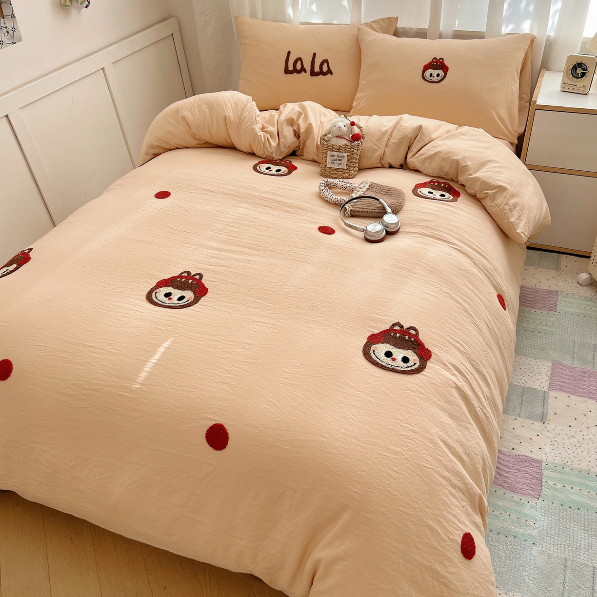 91家纺网 家纺一手货源 找家纺 顾里家纺 2025新款ins可爱毛巾绣云朵棉套件四件套 耳机拉拉