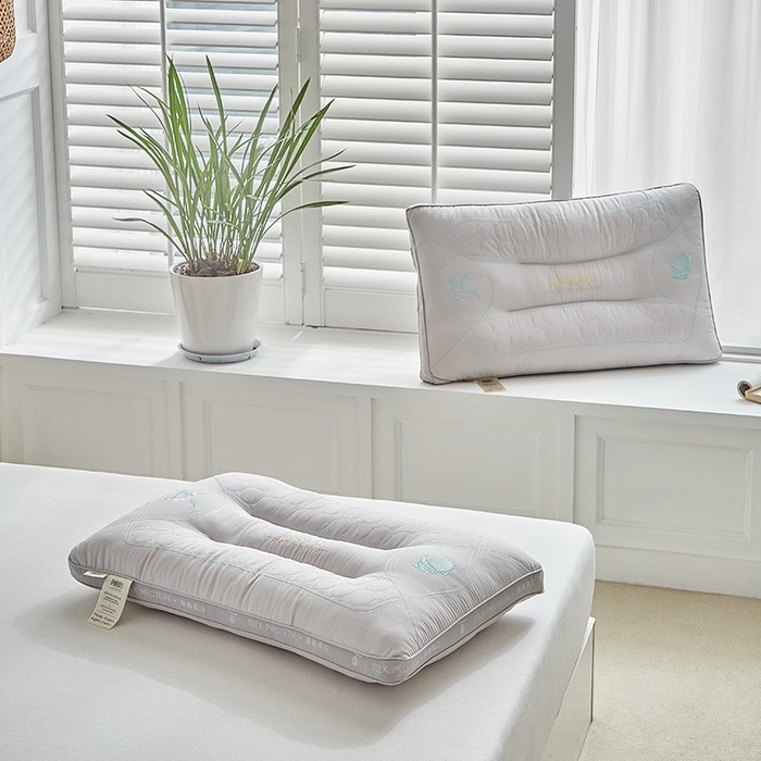 91家纺网 家纺一手货源 找家纺 梵希良品家纺 2025新款蚕蛹蛋白护颈枕枕头枕芯护颈椎助睡眠成人家用 蚕蛹蛋白枕-灰色