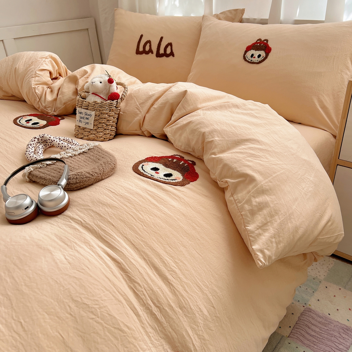 91家纺网 家纺一手货源 找家纺 顾里家纺 2025新款ins可爱毛巾绣云朵棉套件四件套 耳机拉拉