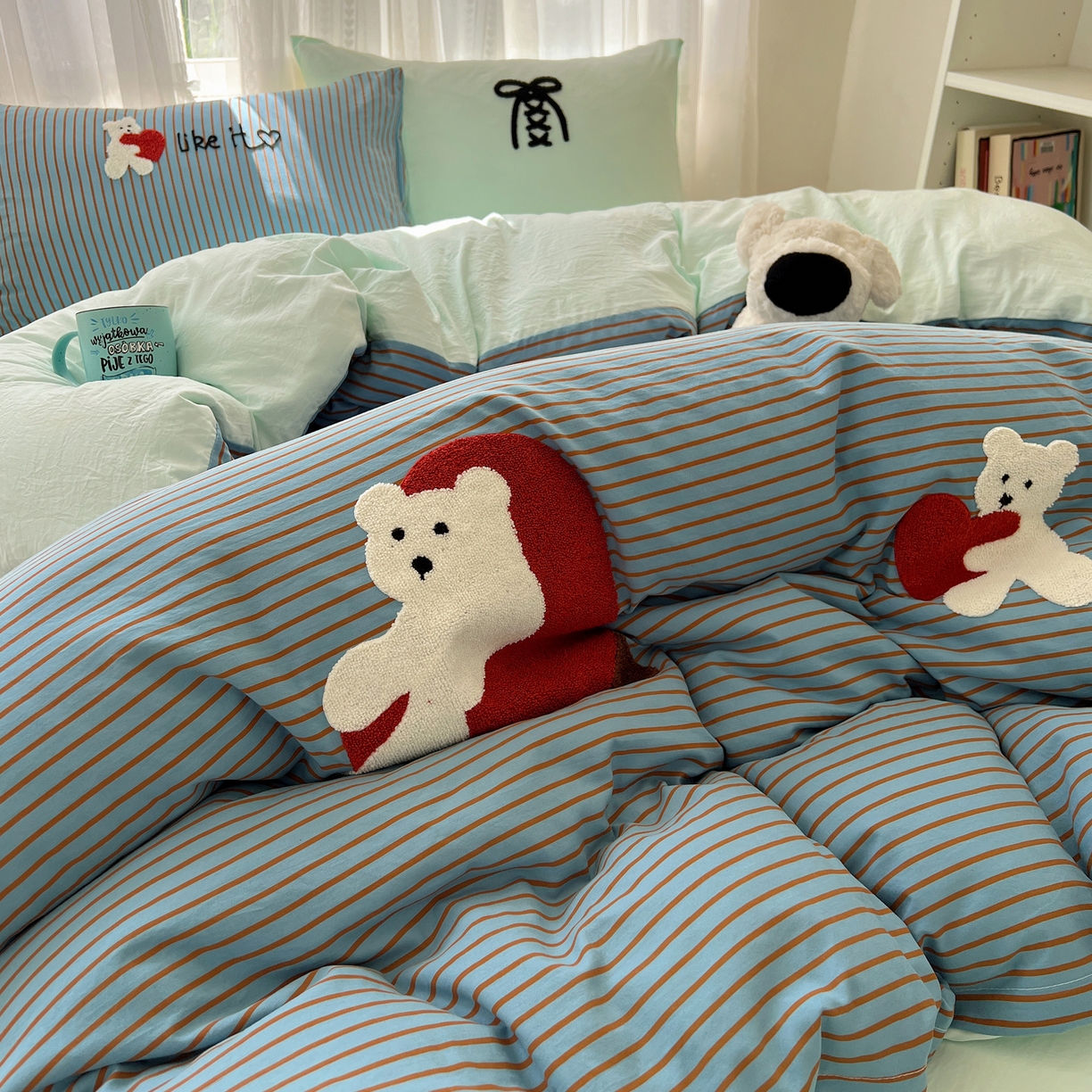 91家纺网 家纺一手货源 找家纺 顾里家纺 2025新款ins可爱毛巾绣云朵棉套件四件套 爱心白熊