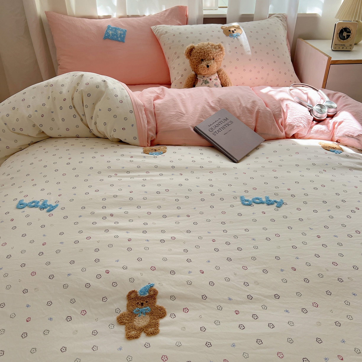 91家纺网 家纺一手货源 找家纺 顾里家纺 2025新款ins可爱毛巾绣云朵棉套件四件套 宝贝熊（粉）