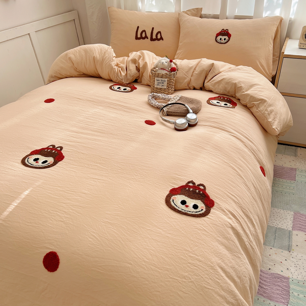 91家纺网 家纺一手货源 找家纺 顾里家纺 2025新款ins可爱毛巾绣云朵棉套件四件套 耳机拉拉