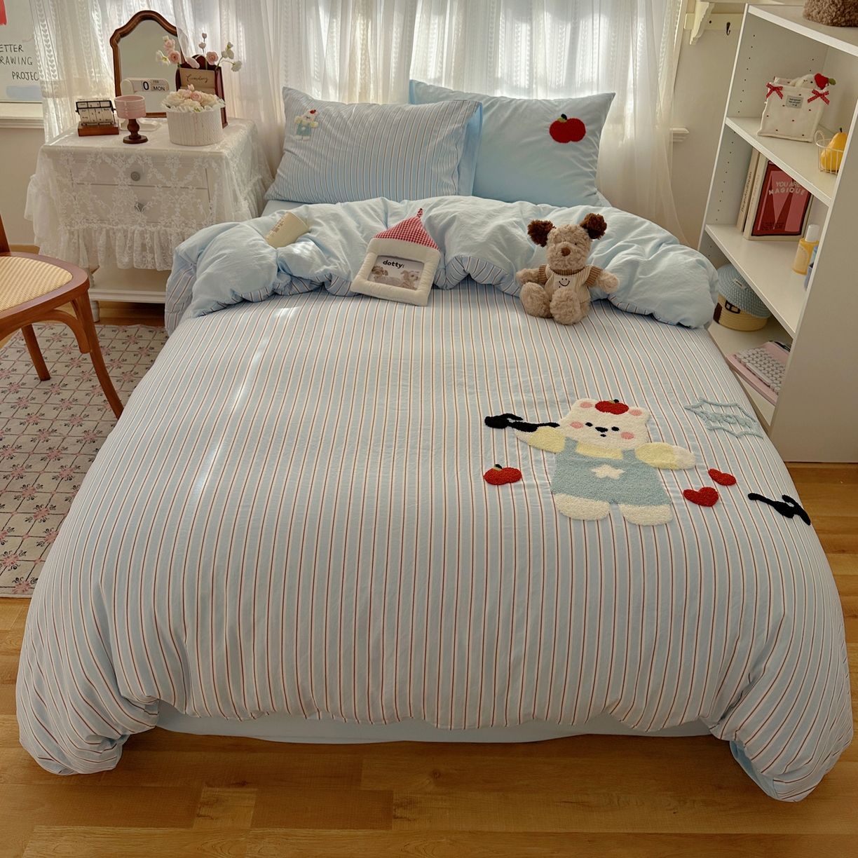 91家纺网 家纺一手货源 找家纺 顾里家纺 2025新款ins可爱毛巾绣云朵棉套件四件套 耍酷白熊