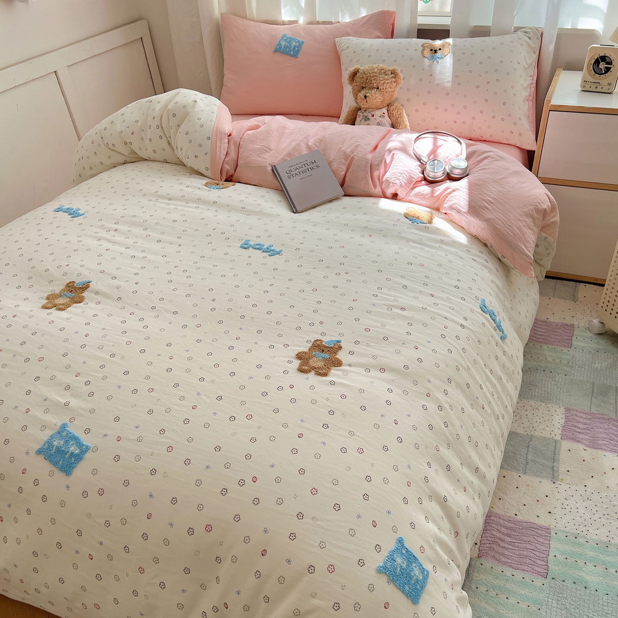 91家纺网 家纺一手货源 找家纺 顾里家纺 2025新款ins可爱毛巾绣云朵棉套件四件套 宝贝熊（粉）