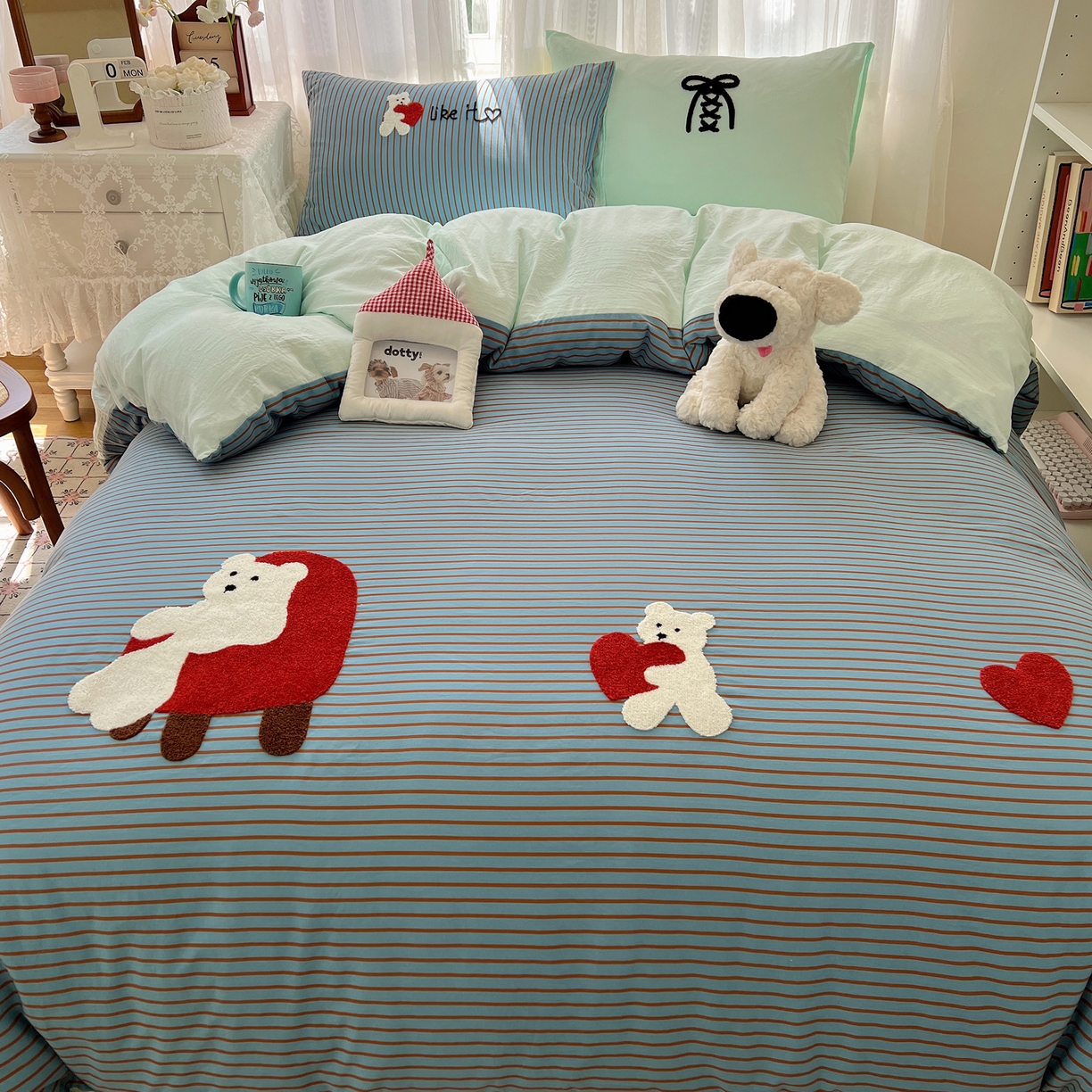 91家纺网 家纺一手货源 找家纺 顾里家纺 2025新款ins可爱毛巾绣云朵棉套件四件套 爱心白熊