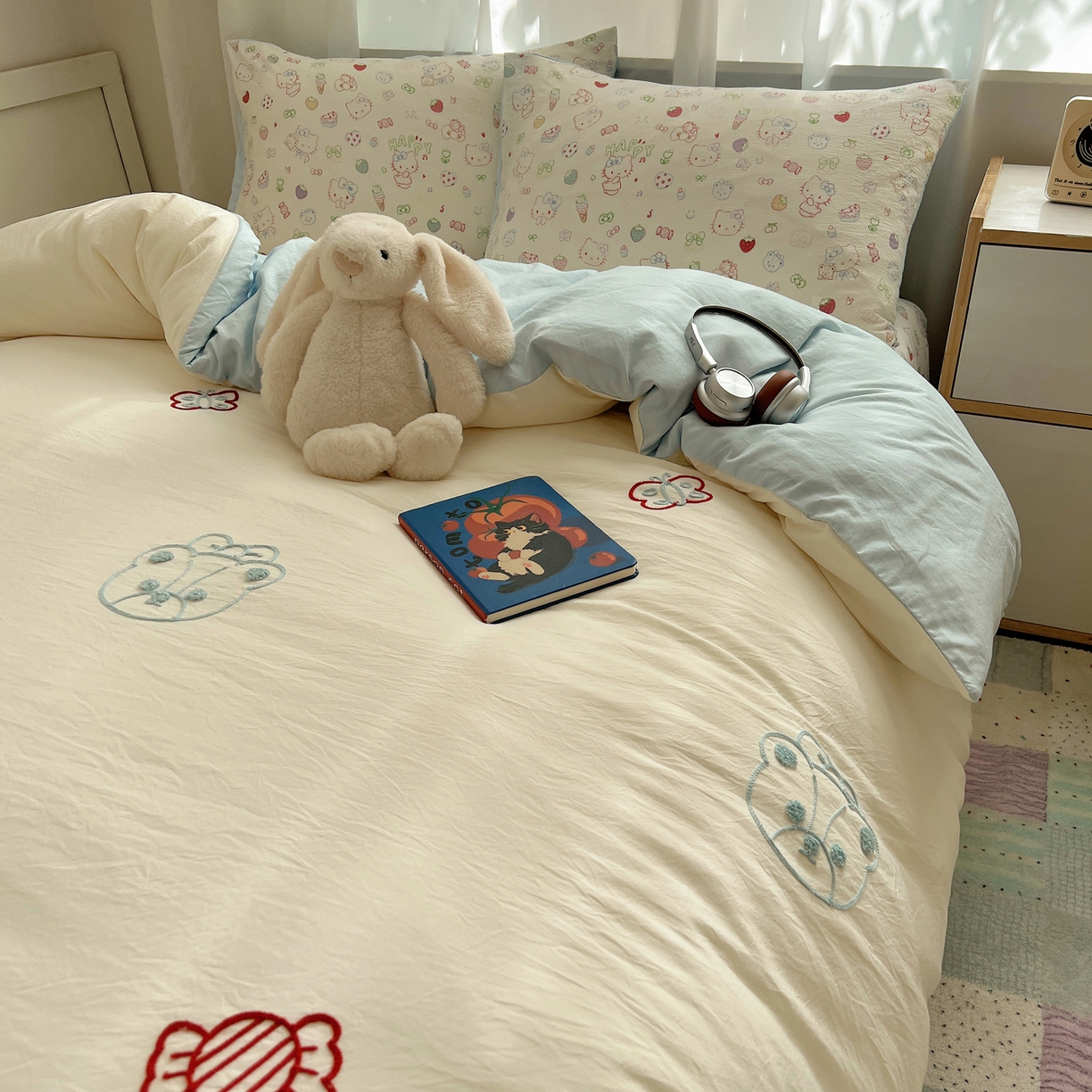 91家纺网 家纺一手货源 找家纺 顾里家纺 2025新款ins可爱毛巾绣云朵棉套件四件套 草莓猫咪