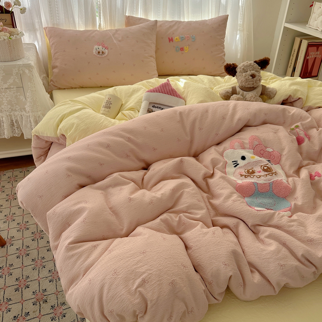 91家纺网 家纺一手货源 找家纺 顾里家纺 2025新款ins可爱毛巾绣云朵棉套件四件套 甜梅梅