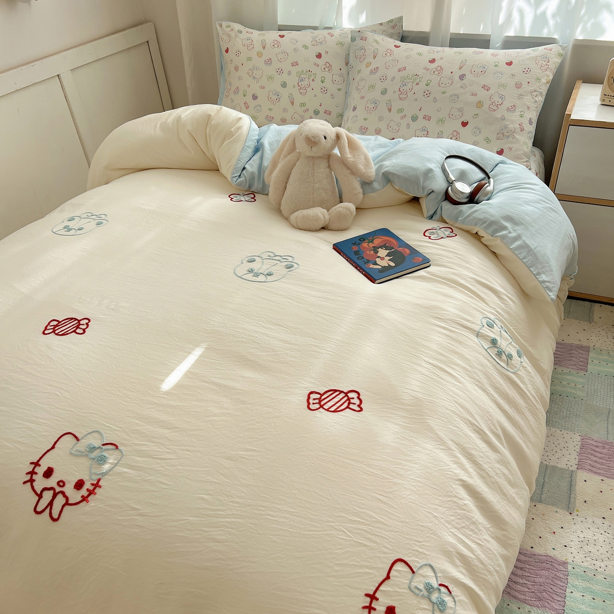 91家纺网 家纺一手货源 找家纺 顾里家纺 2025新款ins可爱毛巾绣云朵棉套件四件套 草莓猫咪