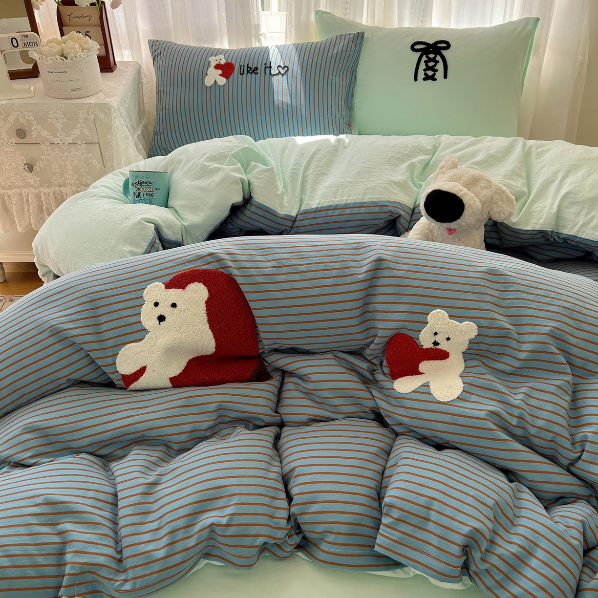 91家纺网 家纺一手货源 找家纺 顾里家纺 2025新款ins可爱毛巾绣云朵棉套件四件套 爱心白熊