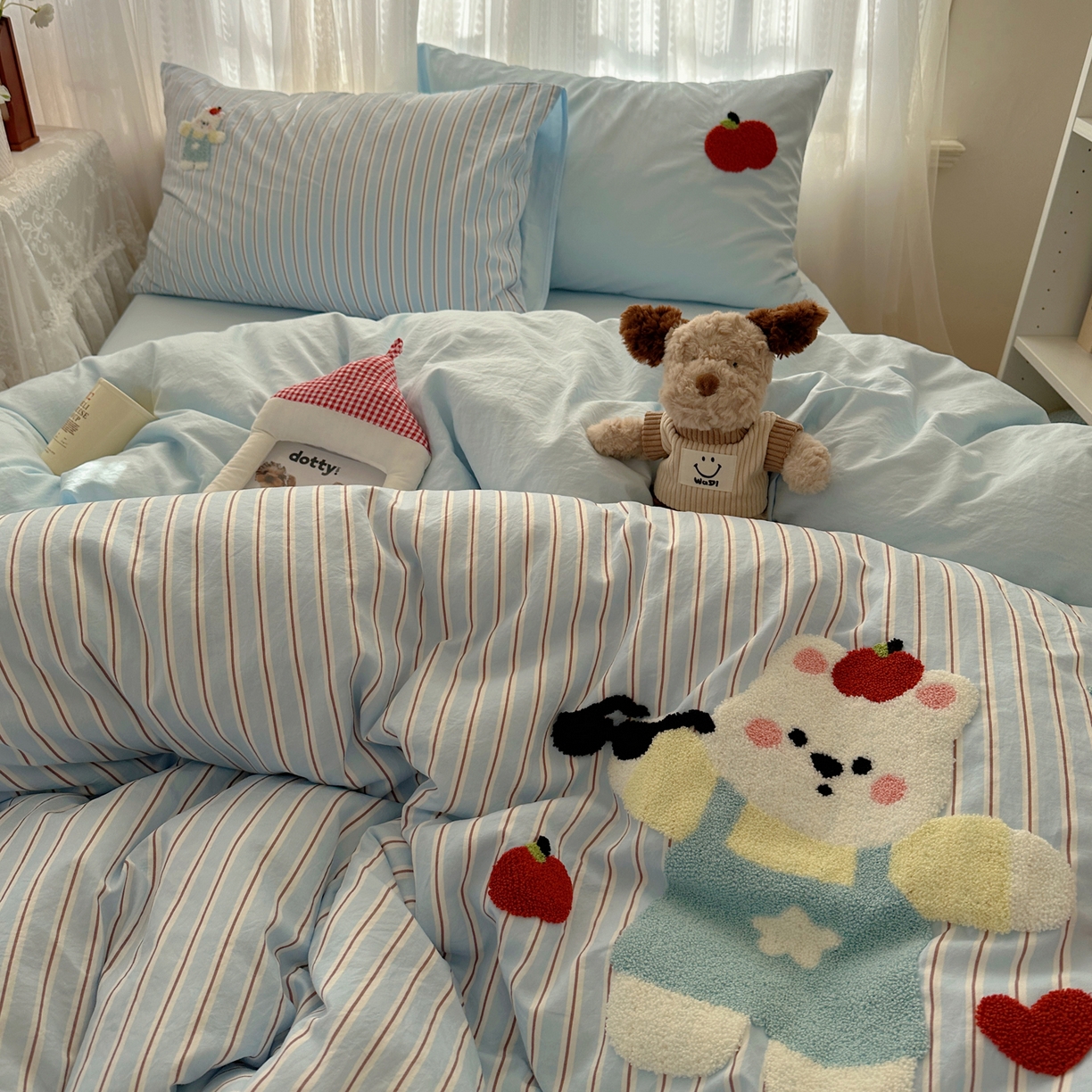91家纺网 家纺一手货源 找家纺 顾里家纺 2025新款ins可爱毛巾绣云朵棉套件四件套 耍酷白熊
