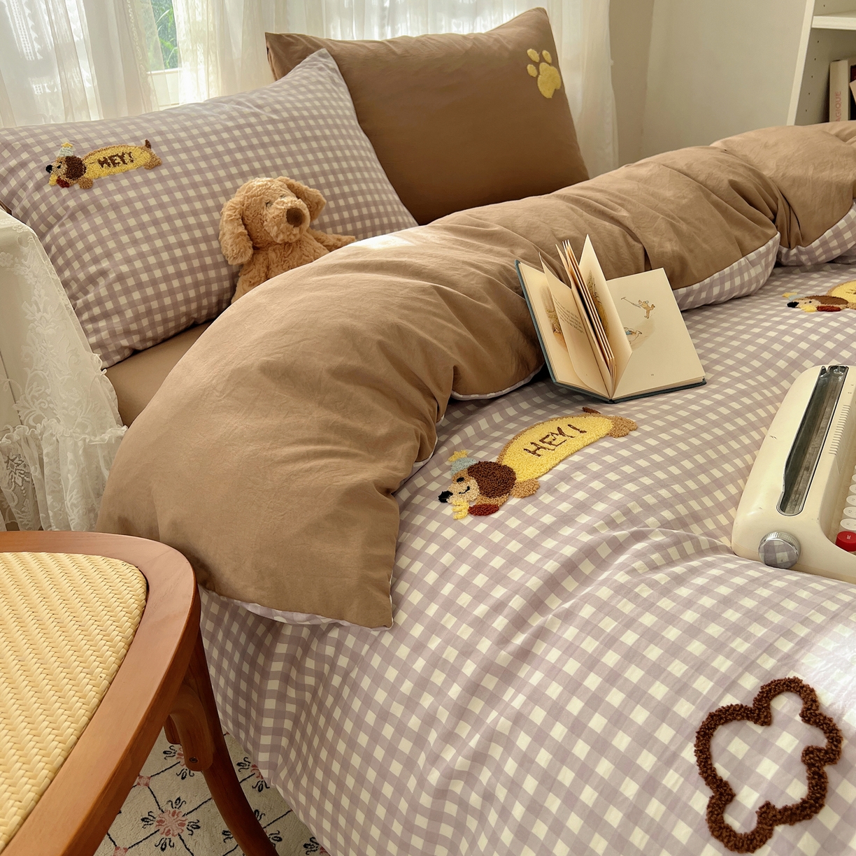 91家纺网 家纺一手货源 找家纺 顾里家纺 2025新款ins可爱毛巾绣云朵棉套件四件套 doe腊肠狗